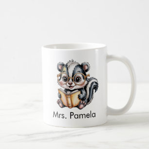 Caneca De Café Lindo Gambá Lendo um Livro Personalizado