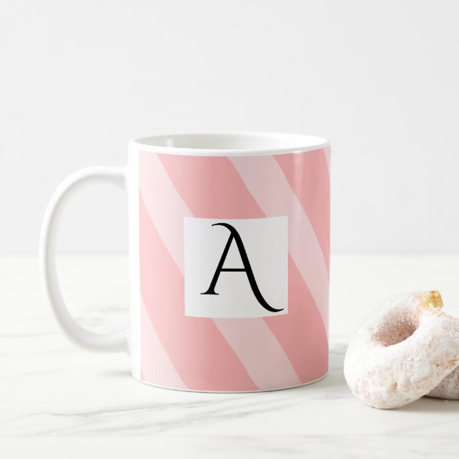 Caneca De Café Listras Largas Simples de Rosa Claro com Inicial Ú (Com Donut)