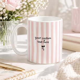 Caneca De Café Listras Rosa Pastel com Laço Coquette Personalizad