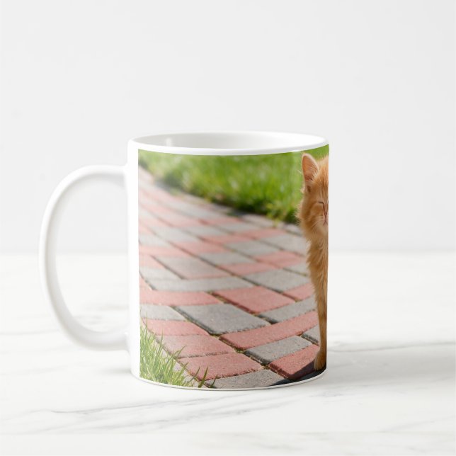 Caneca De Café Little cute  orange cat  (Esquerda)