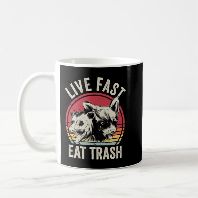 Caneca De Café Live Fast Comer Trash Possum E Raccoon (Esquerda)