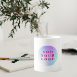 Caneca De Café Logotipo comercial da cor de marca<br><div class="desc">Cor de fundo transparente. Personalize e adicione o logotipo da sua empresa. Você pode alterar a cor de fundo para corresponder à sua marca.</div>