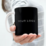 Caneca De Café Logotipo preto retangular<br><div class="desc">Cor de fundo preto clássico. Personalize e adicione seu logotipo retangular de negócios. Você pode alterar a cor de fundo para corresponder à sua marca.</div>