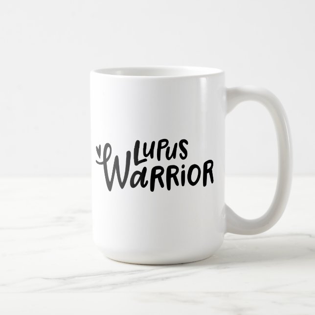 Caneca De Café Lupus Warrior Mug – Hand-Lettered Wolf Quote (Direita)
