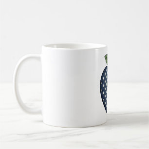 Caneca De Café Maçã Patriótica Desenho Vetorial de Gravura Vintag