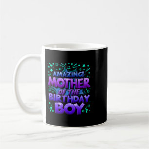 Caneca De Café Mãe da família do menino de aniversário batendo