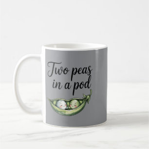Caneca De Café Mãe Esperando Revela Dois Ervilhas Num Vagem