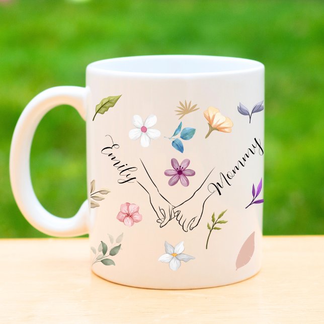 Caneca De Café Mãe, filha moderna, mão de segurança floral. (Criador carregado)