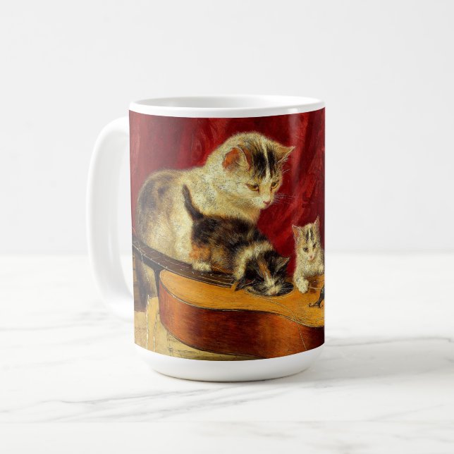 Caneca De Café Mãe Gato e Gatinhos Brincando com Violão (Frente Esquerda)