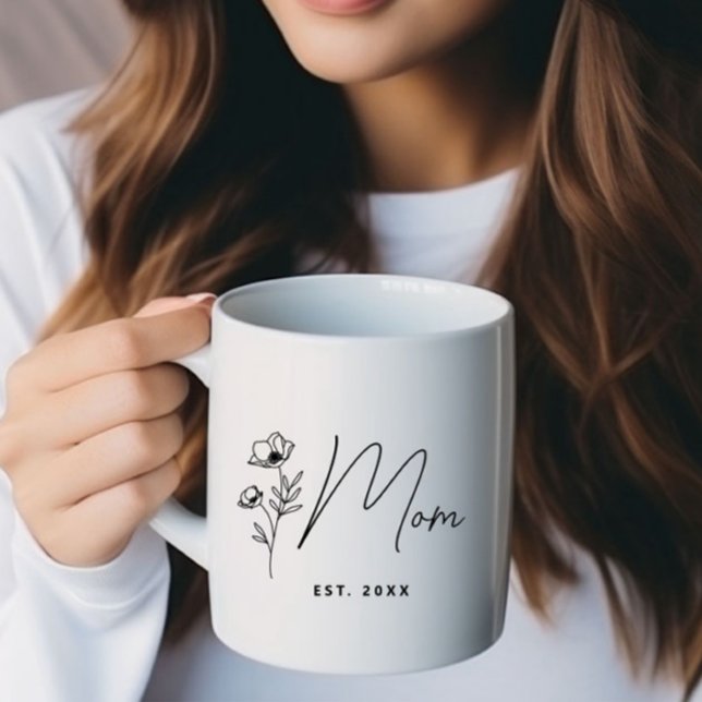 Caneca De Café Mãe Personalizada Floral de Flor Preto Simples (Modern Floral Mom Coffee Mug, Mother's Day Gift, Est. 2025, New Mom, Mother to be, Baby Shower Chic)
