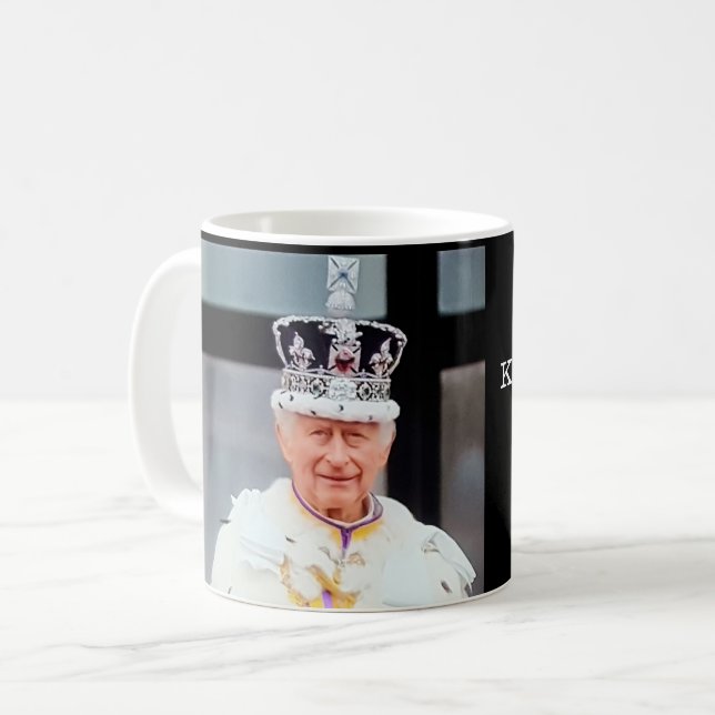 Caneca De Café Mágina comemorativa do Rei Carlos III (Frente Esquerda)