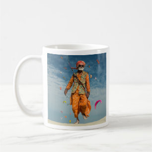 Caneca De Café Majestoso índio Kite Elder voando na praia