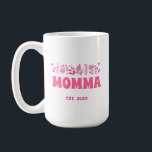 Caneca De Café Mamãe Groovy Fllower Vintage Pink Floral Custom Mã<br><div class="desc">Celebre o amor e a alegria de ser mãe, avó ou tia com este presente de texto personalizado. Quer você vá de mãe, mamãe, mãe, tia, tia, vovó, avó ou vovó, este presente personalizado é projetado para fazer seu coração florescer com felicidade. Abrace a beleza eterno do design floral vintage....</div>