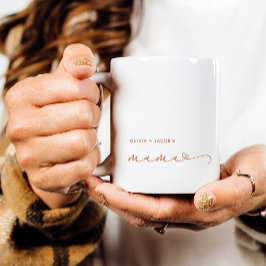 Caneca De Café Mamãe | Script Chic Boho e Coração com Nomes de Cr