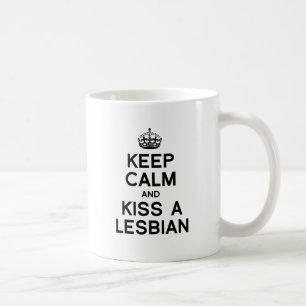 CANECA DE CAFÉ MANTENHA A CALMA E BEIJE UMA LÉSBICA