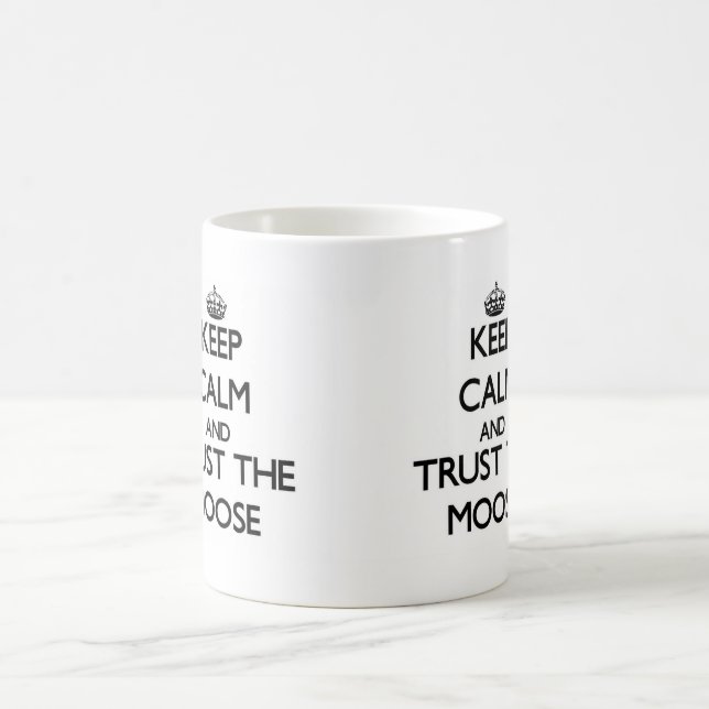 Caneca De Café Mantenha a calma e confie os alces (Centro)