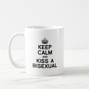 Caneca De Café MANTENHA CALMA E BEIJE UM BISEXUAL -.png