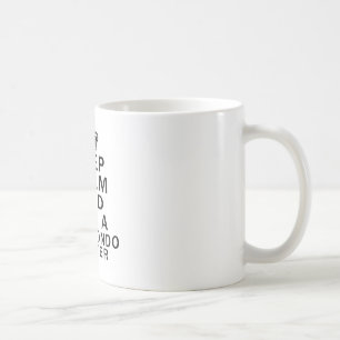 Caneca De Café Mantenha lutador calmo e do abraço de Taekwondo