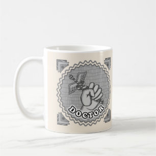 Caneca De Café Mão segurando caduceu médico