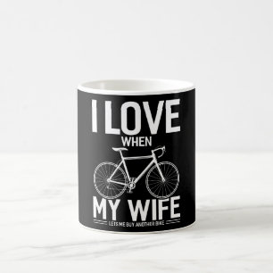 Caneca De Café Marido Bike Wife, uma citação engraçada, dá um