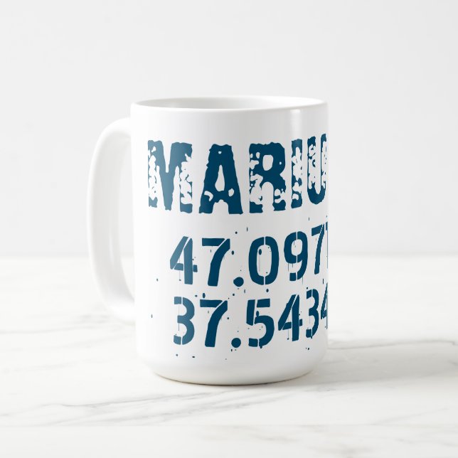 Caneca De Café Mariupol Latitude & Longitude Afastada (Frente Esquerda)