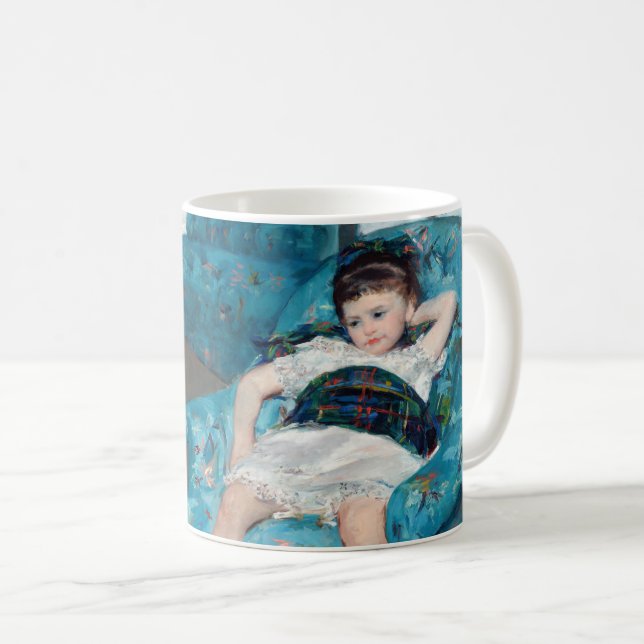 Caneca De Café Mary Cassatt - Menina em uma Cadeira Azul (Frente Esquerda)