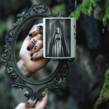 Mau freira numa catedral escura