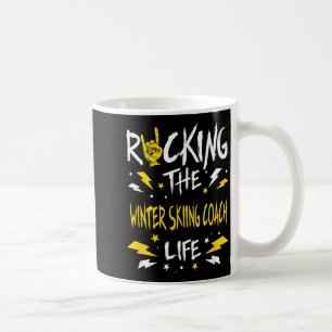 Caneca De Café Mecendo o treinador de esqui de inverno engraçado
