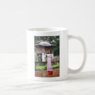Caneca De Café Menina Guarda-Chuva Asiática Chuva Mulher