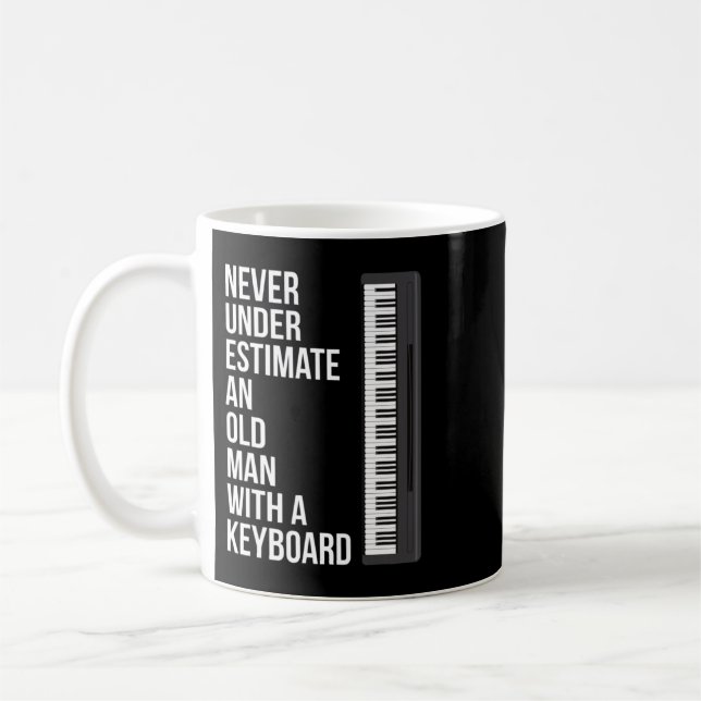 Caneca De Café Mens Nunca Subestimam Um Velho Com Um Teclado (Esquerda)