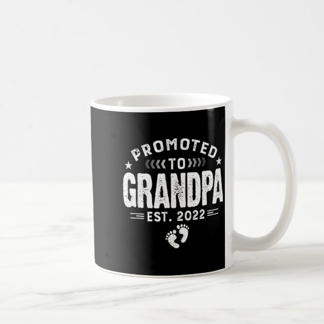 Caneca De Café Mens Promoted To Grandpa Est 2022 Funny New Grandp (Direita)
