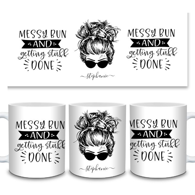 Caneca De Café Mensageiro Bun e Fazer Coisas Fizeram A Mãe Engraç (Messy Bun and Getting Stuff Done Mom Life Funny Coffee Mug All Sides)