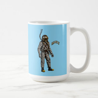 Caneca De Café Mergulhador Antigo Usando um Capacete de Mergulho
