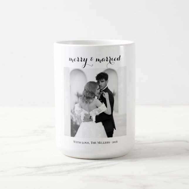 Caneca De Café Merry & Married - Personalized Newlywed Christmas  (Centro)