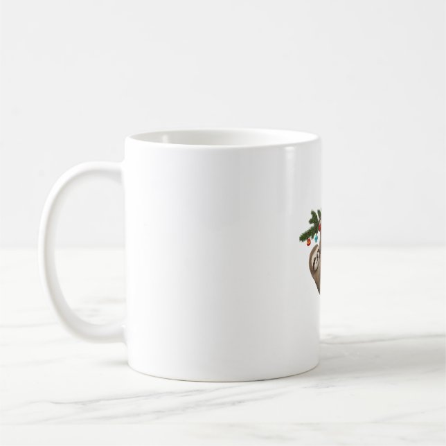 Caneca De Café Merry Sloth on Christmas Tree Branch with Ornament (Esquerda)