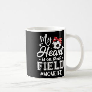 Caneca De Café Meu Coração Está Naquele Campo Mãe de Futebol Dia