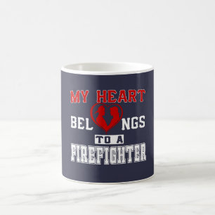 Caneca De Café Meu coração pertence a um sapador-bombeiro