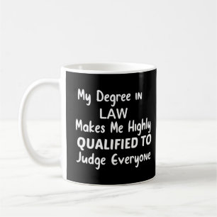 Caneca De Café Meu diploma em Direito me torna altamente qualific