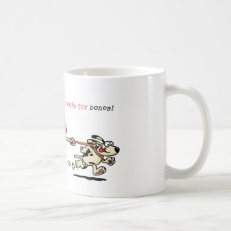 Caneca De Café Meu instrutor pessoal trabalha para os ossos