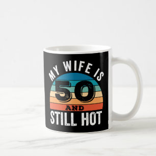 Caneca De Café Minha esposa tem 50 anos e ainda está quente