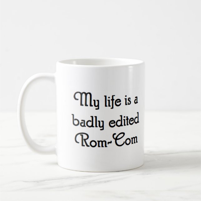 Caneca De Café minha vida é um rom-com mal editado (Esquerda)