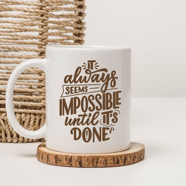 Caneca De Café Minimalista Branco e Castanho (Criador carregado)