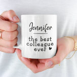 Caneca De Café Mínimo de Colega de Colega de Trabalho de Bestimen<br><div class="desc">Trabalho Personalizado Bestie Colega De Colega De Trabalho Mínimo De Dois Tons De Café. Adicione o nome dos seus colegas de trabalho muito facilmente com o campo modelo. Ou mude o texto como quiser! Feliz personalização.</div>
