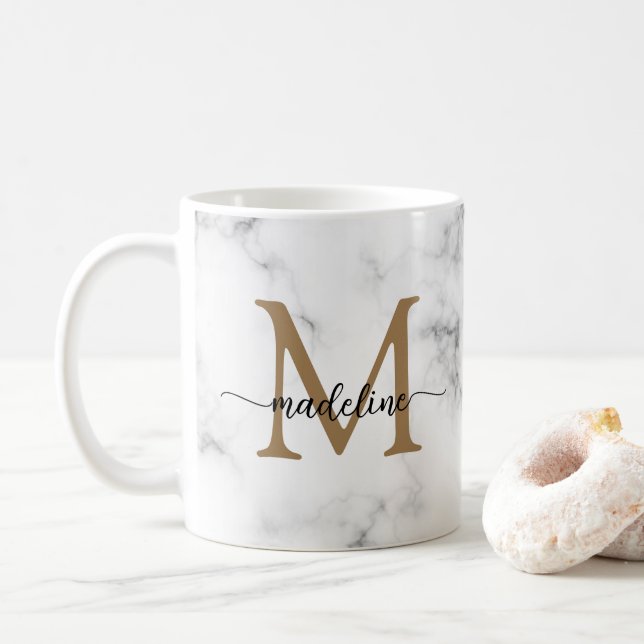 Caneca De Café Modern Marble Gold Girly Script Monogram (Com Donut)
