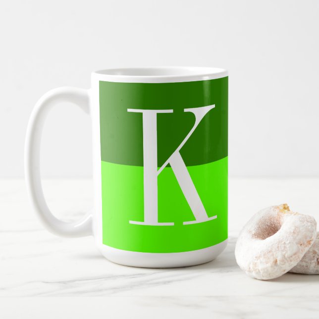 Caneca De Café Moderno e Elegante Monograma de Duas Cores Verde (Com Donut)