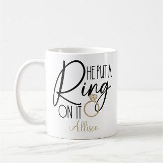 Caneca De Café Moderno Nome Preto Ele colocou um Anel nisso 
