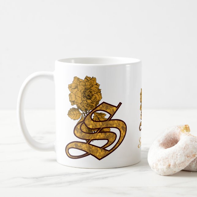 Caneca De Café Monogram Initial S Elegant Gold Peony Personalized (Com Donut)