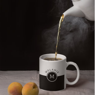 Caneca De Café Monograma branco e preto de ecrã dividido