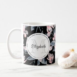 Caneca De Café Monograma com padrão floral rosa e cinza em aquare