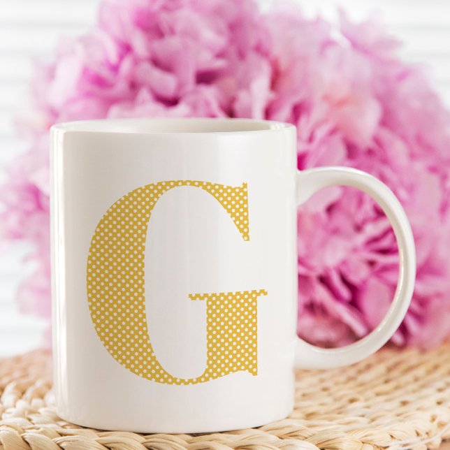 Caneca De Café Monograma com Pontos Amarelos e Brancos (Create your own mustard yellow and white polka dot monogrammed coffee cup.)